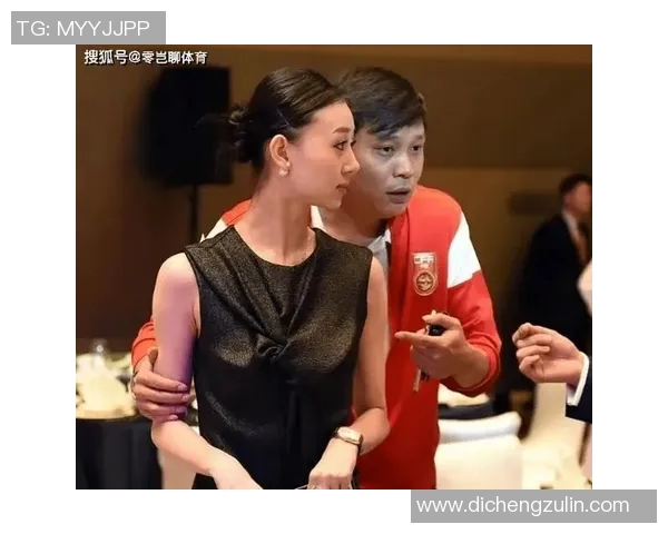 足球明星娇妻私生活曝光引热议甜蜜日常与幕后故事全揭晓